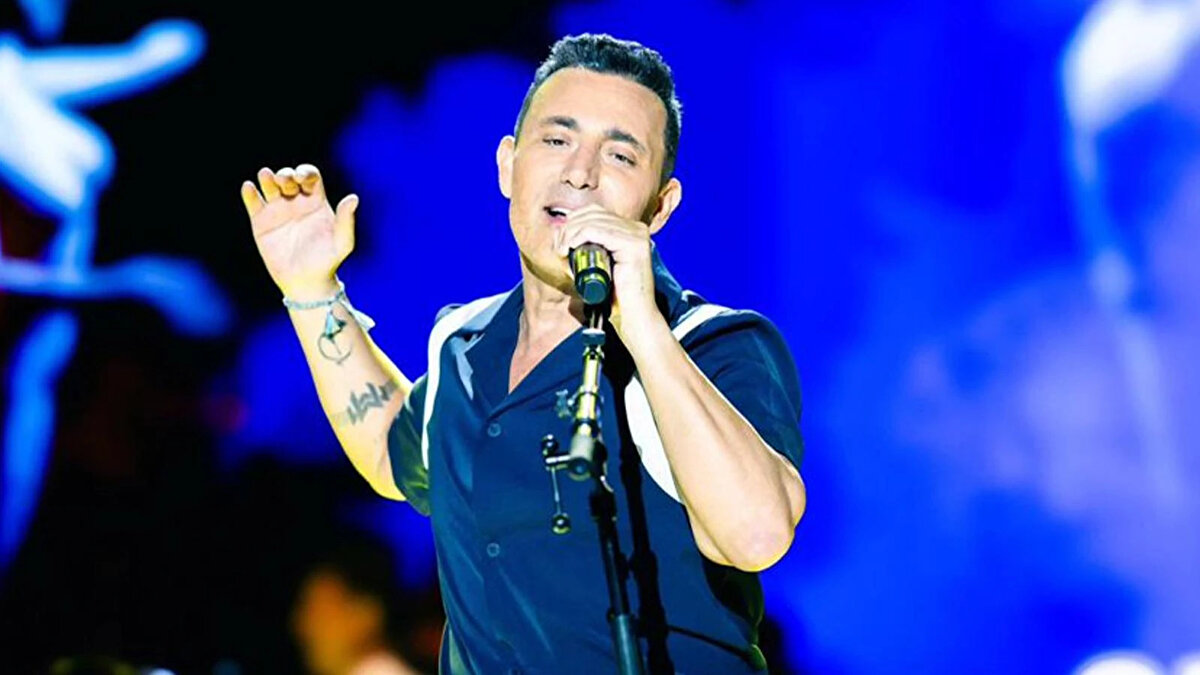 Mustafa Sandal: “Bu onuru Türkiye adına taşıyorum”<br><br>Sandal, aldığı vizeyle ilgili yaptığı kısa açıklamada, “Bu belge sadece bana verilmiş bir ödül değil, Türk müziğinin geldiği noktanın da bir göstergesi. Ülkemin adını uluslararası alanda temsil etmekten gurur duyuyorum” ifadelerini kullandı.