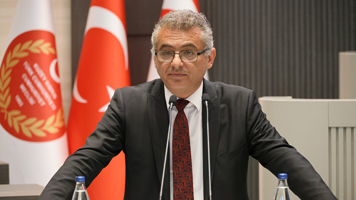 Kuzey Kıbrıs Türk Cumhuriyeti'nde (KKTC) yapılan cumhurbaşkanı seçiminde sandıklar kapandı.