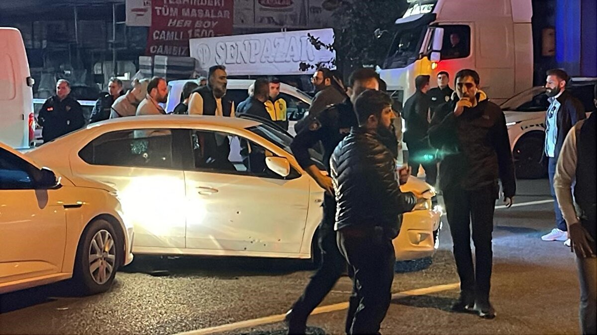 Edinilen bilgiye göre, saat 23.10 sıralarında Altınkum Mahallesi Ertürk Caddesi üzerinde 112 Acil Çağrı Merkezi’ne bir aracın gasp edildiği ve silah kullanıldığı yönünde ihbar yapılması üzerine polis ekipleri hızla bölgeye sevk edildi. 