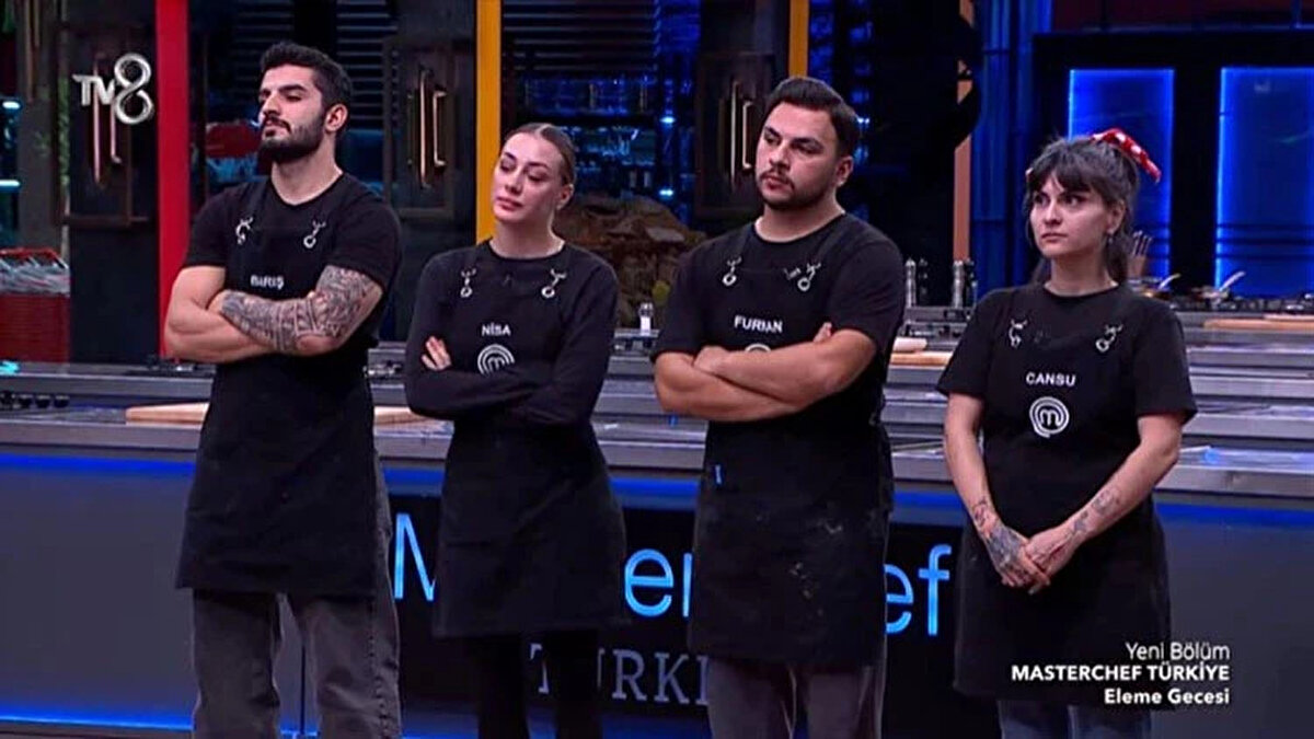 18 Ekim 2025 MasterChef’ten kim elendi?<br><br>TV8 ekranlarında izleyicileri ekran başına kilitleyen MasterChef Türkiye’nin 18 Ekim 2025 tarihli bölümünde büyük bir heyecan yaşandı. Eleme potasında yer alan altı yarışmacı, şeflerin belirlediği konseptte en iyi tabağı yapmak için ter döktü. Şeflerin titiz değerlendirmesi sonucunda en zayıf tabağı hazırlayan isim Cansu oldu. Böylece Cansu Irmak Aydar, MasterChef Türkiye’ye veda eden yarışmacı olarak açıklandı.