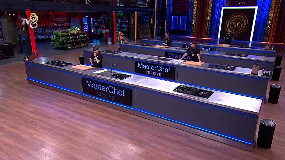 MasterChef Türkiye’de heyecan tüm hızıyla sürerken, yarışmada kalan isimler bir sonraki haftanın ana kadrosunda yer almak için kıyasıya mücadele etmeye devam edecek.