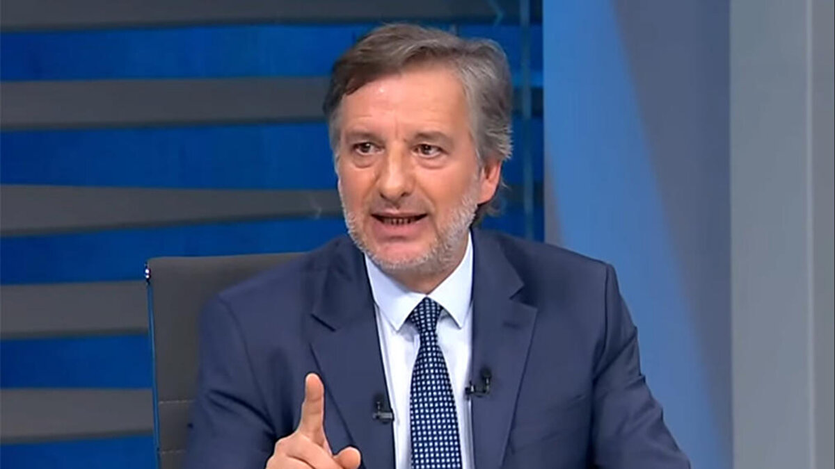 Dolayısıyla derbiler hariç Galatasaray'ın bu sene çok kolay puan kaybedeceğini düşünmüyorum."<br><br>