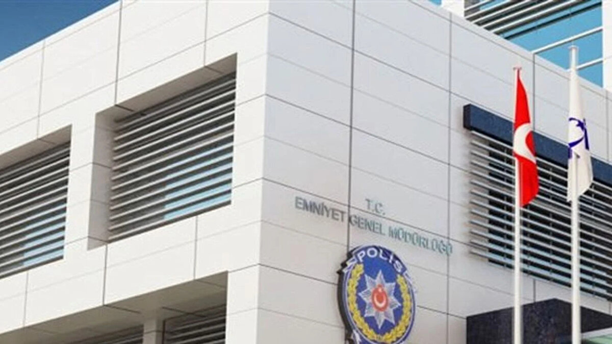 EGM Promosyon Ödemeleri Ne Zaman Yatacak?<br><br>Tüm gözler 21 Ekim'deki ihalede en yüksek teklifi hangi bankanın vereceğine kilitlendi. İhalenin sonuçlanmasının ve protokolün imzalanmasının hemen ardından, ödemelerin 15 Kasım 2025 tarihi civarında, mevcut sözleşmenin bittiği gibi, personele peşin olarak yatırılması bekleniyor.