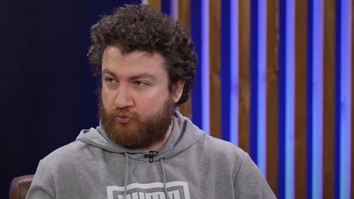 "GEÇNE SENEKİ TAKIMDAN FARKI GÖSTERİYOR"<br><br>"Galatasaray ilk yarıda hiçbir şut şansı vermemesi geçen seneki takımdan farkını gösteriyor."