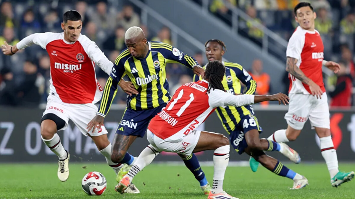 Trendyol Süper Lig’in 9. haftasında Fenerbahçe, sahasında Fatih Karagümrük’ü konuk etti. Mücadelenin 19. dakikasında sarı-lacivertliler penaltı bekledi.