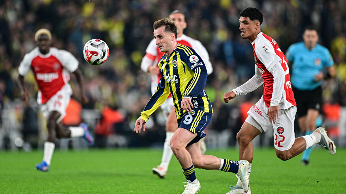 Trendyol Süper Lig’in 9. haftasında Fenerbahçe ile Fatih Karagümrük karşı karşıya geldi. Mücadelenin ilk yarısında verilen penaltı kararı sonrası kırmızı siyahlı cephreden büyük tepki geldi.