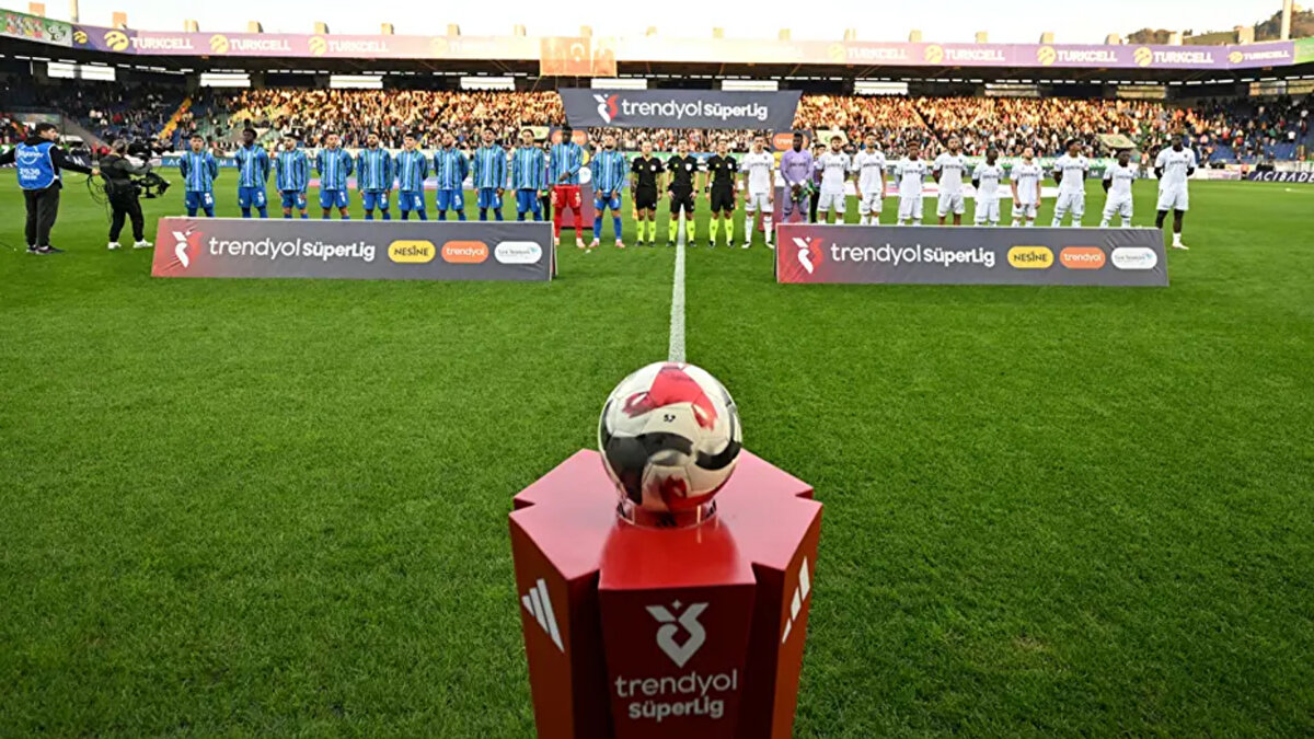 Penaltılarının verilmediğini belirten Rizespor cephesinin konuyla ilgili paylaşımı şöyle:<br><br>