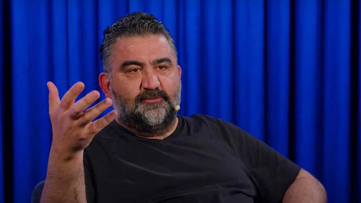 "ESKİ ICARDI OLSA..."<br><br>"Beyin istiyor ama ayaklar gitmiyor gibi. Bir pozisyonda araya atılan bir top var. Eski Icardi olsa bir hamlede kaleciyle karşı karşıya kalır. Okan Buruk, Icardi'yi oynatarak kazanmaya çalışıyor ama böyle Icardi ile 2 maç kaybederse bu işin faturası kendine kesilir. Böyle bir Icardi ile oynamak büyük risk."