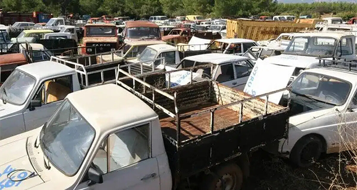 Uzmanlar, bu teklifin kabul edilmesi halinde otomotiv piyasasında uzun süredir beklenen canlanmayı başlatabileceğini ve trafikteki güvenlik riskini azaltabileceğini belirtiyor. Uygulamanın tam detayları, bütçeye etkisi ve kimleri nasıl kapsayacağı, Meclis'teki görüşmelerin ardından netlik kazanacak.