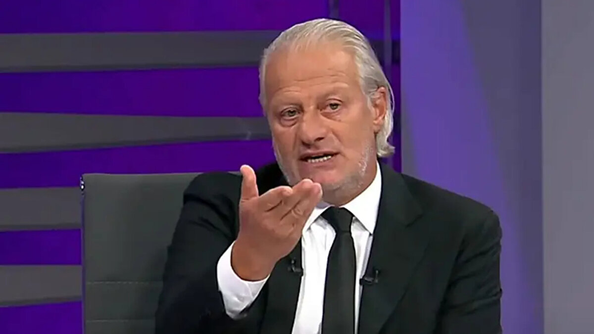 "Bazı maçlarda çok ekstra işler yapma düşüncesi hataya yol açıyor Barış'ta. Mesela Başakşehir maçında basit oynayacağı yerde zorluyor, zorlaması gereken yerde basit oynuyor. Kafa gidip geliyor, o gayet normal. Ona saygı duyarım çünkü yaşadığı şey az buz bir iş değil."