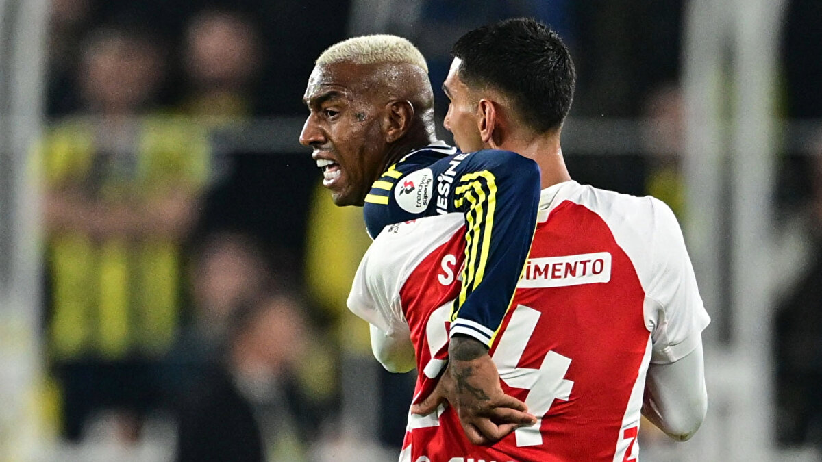 Fenerbahçe, Süper Lig 9. haftasında sahasında konuk ettiği Fatih Karagümrük’ü 2-1 mağlup etti. Maçın ardından ünlü yorumcu Erman Toroğlu, hakem Ali Şansalan’a yönelik sert eleştirilerde bulundu.