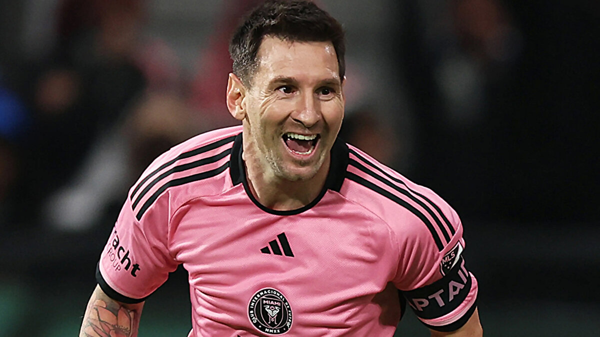 Lionel Messi <br>Yıllık gelir: 130 milyon dolar