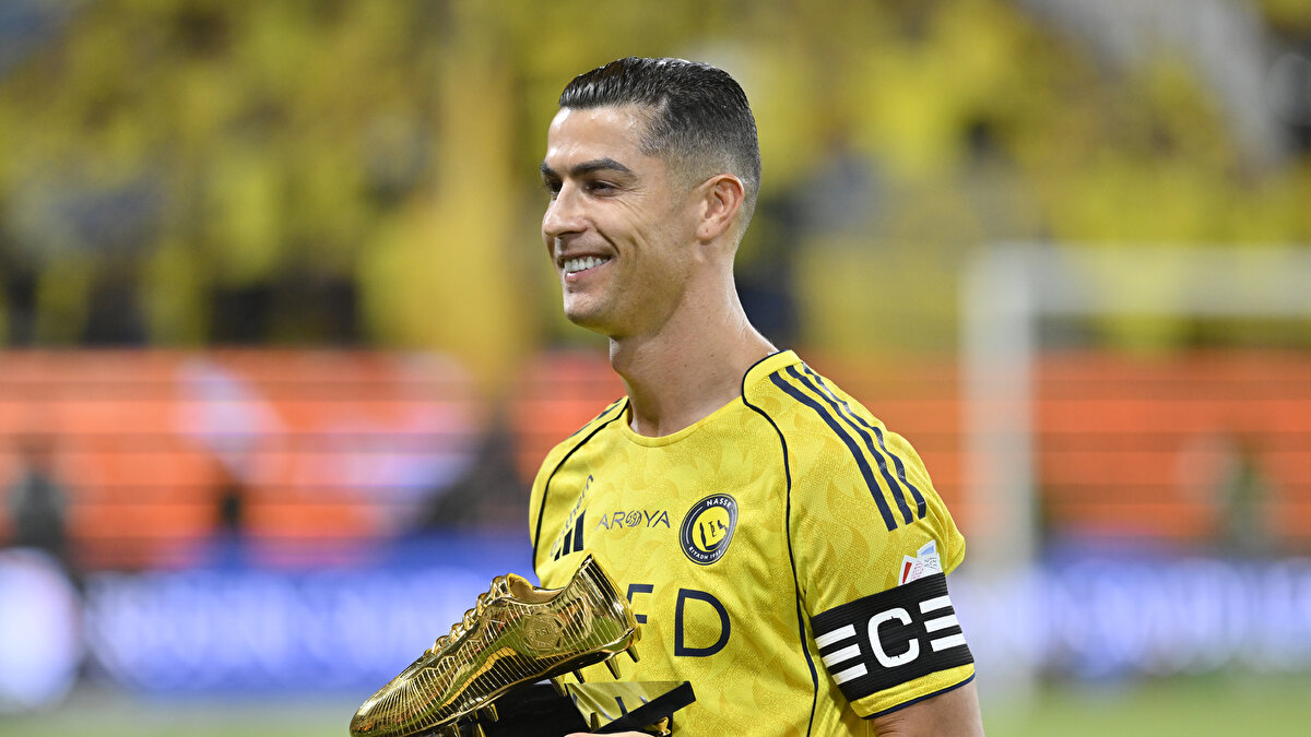 Cristiano Ronaldo<br>Yıllık gelir: 280 milyon dolar