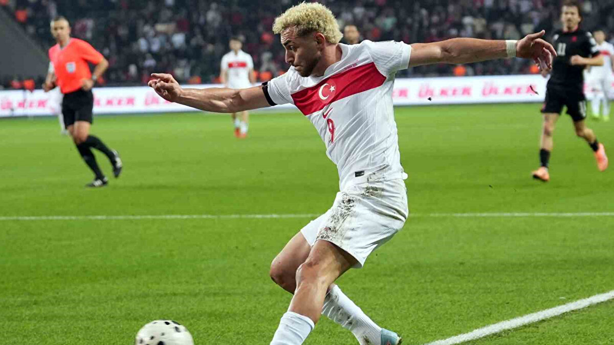 NEOM'UN BARIŞ ALPER ISRARI SÜRÜYOR<br><br>Yaz transfer döneminde Barış Alper'i kadrosuna katmak isteyen Suudi Arabistan ekibi NEOM'un tekliflerini reddeden sarı-kırmızılı yönetim ile Barış arasında gerginlik yaşanmıştı. 