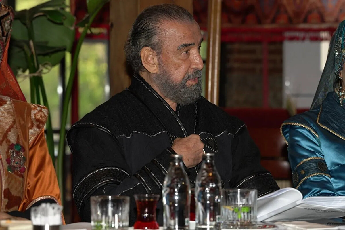 Orhan Bey'i kim canlandıracak?<br>Yeni sezonda Kuruluş Orhan ismiyle ekranlara gelecek olan dizide Osman Bey'in oğlu Orhan Bey'i Mert yazıcıoğlu canlandıracak. aynı zamanda; Cihan Ünal, Barış Falay, Bennu Yıldırımlar, Burak Sergen gibi isimler de rol alacak.