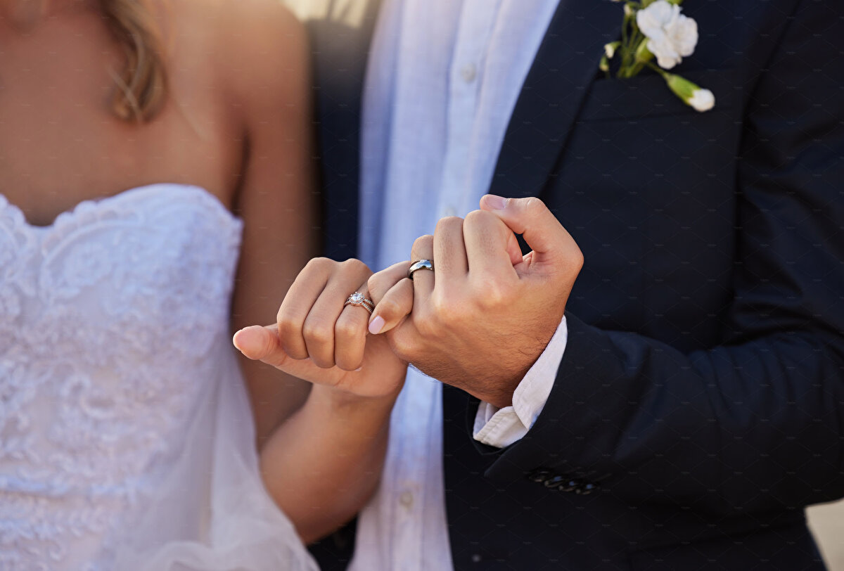 Evlilik kredisi ne kadar oldu?<br><br>Yeni düzenleme ile kredi miktarı artırıldı:<br><br>18-25 yaş aralığındaki çiftler: 250 bin TL<br><br>26-29 yaş aralığındaki çiftler: 200 bin TL<br><br>Bakan Mahinur Özdemir Göktaş, “Gençlerimizin yuva kurma süreçlerini kolaylaştırmak için kredi miktarlarını artırdık. Başvurular bugünden itibaren alınmaya başlandı”