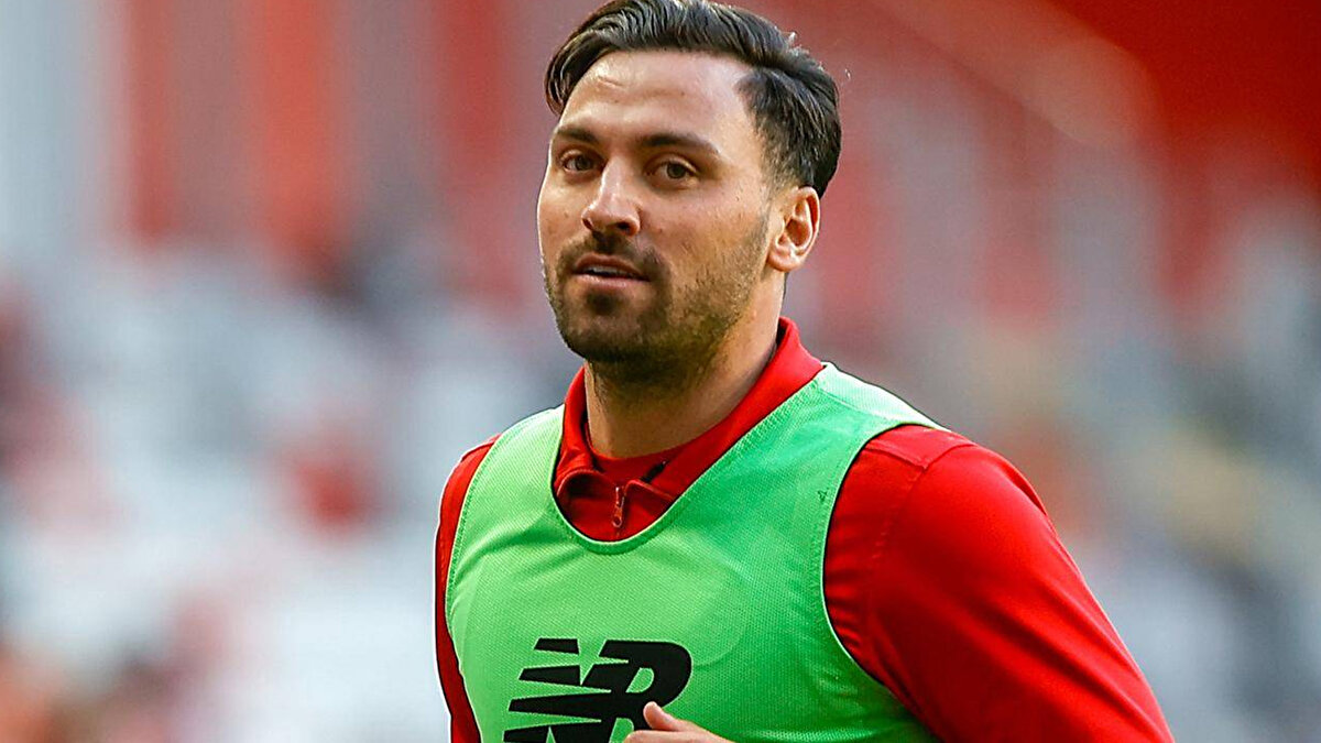 31 yaşındaki Sinan Gümü, ara transfer dönemini beklemeye geçti ve kendisine gelecek olan teklifleri değerlendirecek. 