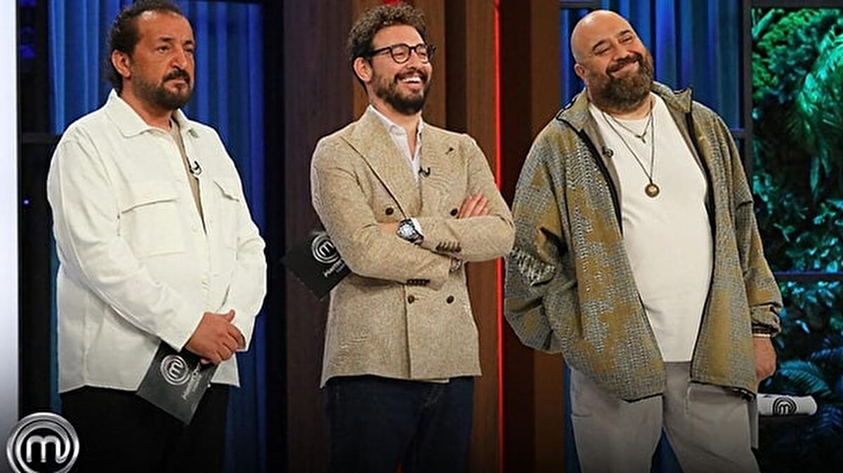 TV8 ekranlarının büyük bir ilgiyle takip edilen yemek yarışması MasterChef Türkiye'de 19 Ekim Pazar akşamı kaptanlık oyunu heyecanı yaşandı. Yarışmacılar, mavi takım kaptanı olabilmek ve haftanın ilk avantajını elde edebilmek için kıyasıya bir mücadele verdi. Gecenin sonunda şeflerin tabağını en çok beğendiği isim, mavi takım kaptanı oldu.