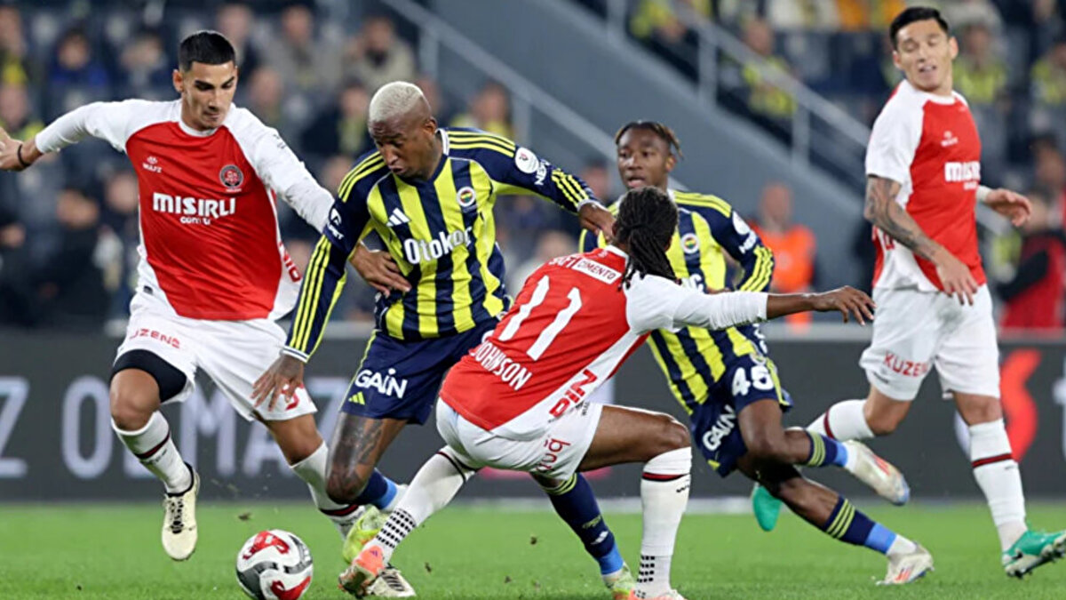 16. dakika | ANDERSON TALİSCA'NIN PENALTI POZİSYONU <br><br>Deniz Çoban: Böyle penaltı olmaz. Talisca penaltı almaya çalışıyor ama ikili mücadele.