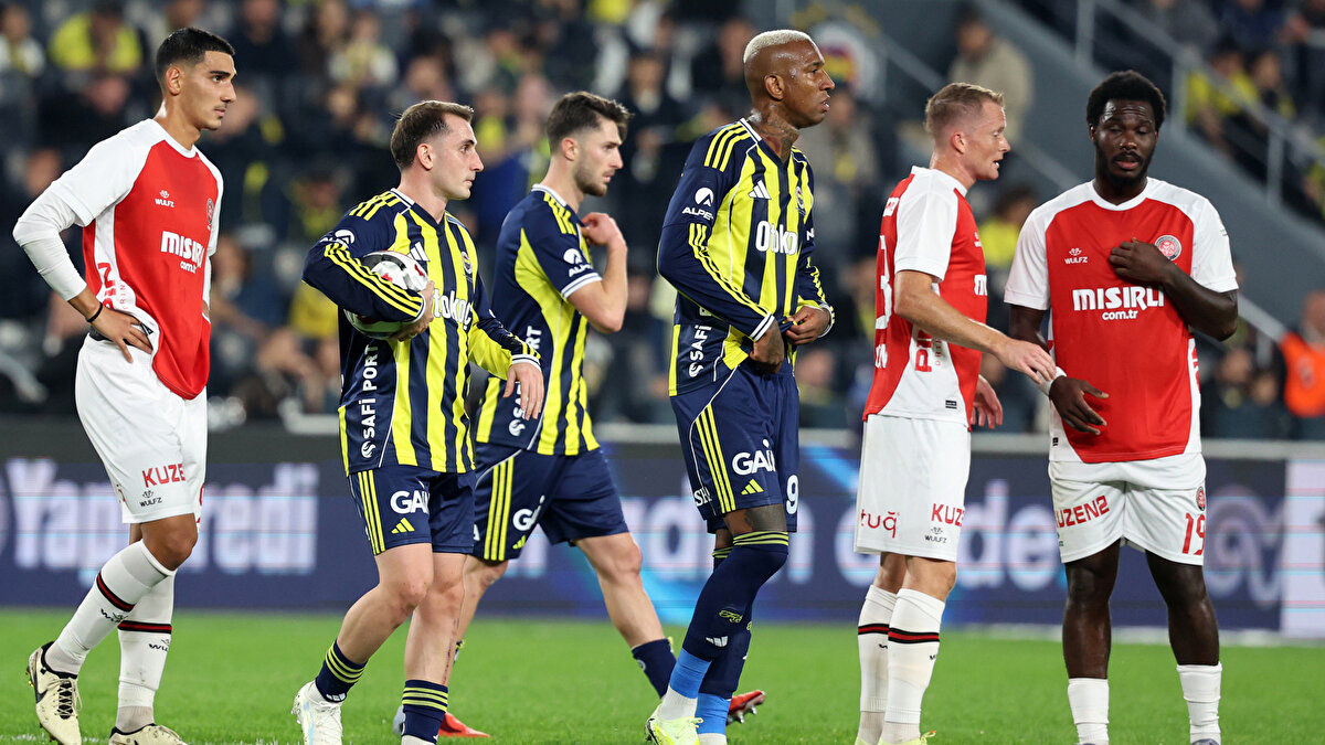 "BU TAKIMIN HİÇBİR MAÇI GARANTİ DEĞİL"<br><br>Ömer Üründül: Fenerbahçe'deki gidişat hiç iç açıcı değil. Dün geceki maçı izledikten sonra bende şöyle bir kanaat oluştu: Bu takımın ligde hiçbir maçı garanti değil. Tedesco adeta ateşle oynuyor. Kasımpaşa maçından beri yazıyorum. Yüksek kaliteli Asensio fizik olarak tam hazır değil. Talisca ise fizik olarak tam bitik. Bu iki oyuncuyu bir arada oynatmak atletizme dönen günümüz futbolunun en önemli ilkesine ters düşüyor. Dün geceye bakıyorum. Bir de Talisca santrfor! F.Bahçe, bu modeli Kasımpaşa karşısında da denemiş, galip durumdayken 10 kişilik rakipten gol yiyip berabere kalmıştı.