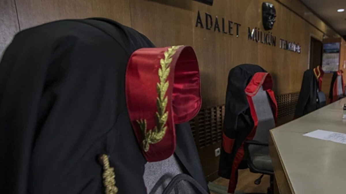 12. YARGI PAKETİ DE YOLDA<br><br>Bakan Tunç, reformların süreceğini belirterek 11. Yargı Paketi'nin ceza mevzuatıyla, yakında gelecek olan 12. Yargı Paketi'nin ise hukuk davalarıyla (hukuk mevzuatı) ilgili olacağını açıkladı. Tunç, "41 maddelik 12. Yargı Paketi'nin taslağını Meclis grubumuza arz ettik. Ondan sonra 13 gelecek. Yargı reformu süreklidir," diye konuştu.