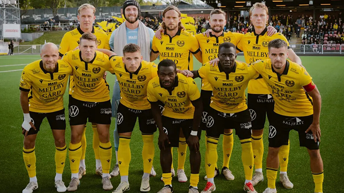 İsveç’in güney kıyısındaki 800 kişilik küçük bir balıkçı köyü, Avrupa futbolunda nadir görülen bir başarıya imza attı. Köyün futbol takımı Mjällby AIF, İsveç 1. Futbol Ligi (Allsvenskan) şampiyonu olarak tarihe geçti.