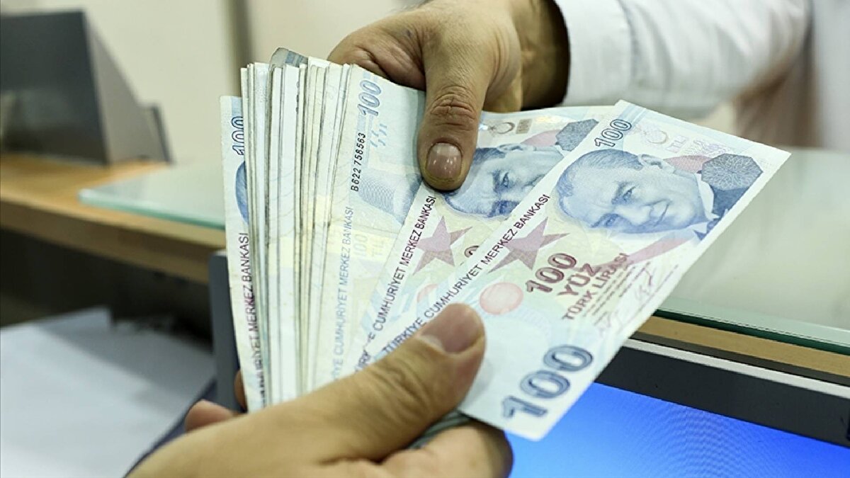 Çalışma ve Sosyal Güvenlik Bakanlığı'nın ev sahipliğindeki toplantıda, taraflar aralık ayında başlayacak asgari ücret görüşmeleri öncesi Asgari Ücret Tespit Komisyonu'nun yapısı ve işleyişiyle ilgili görüş alışverişinde bulunacak.