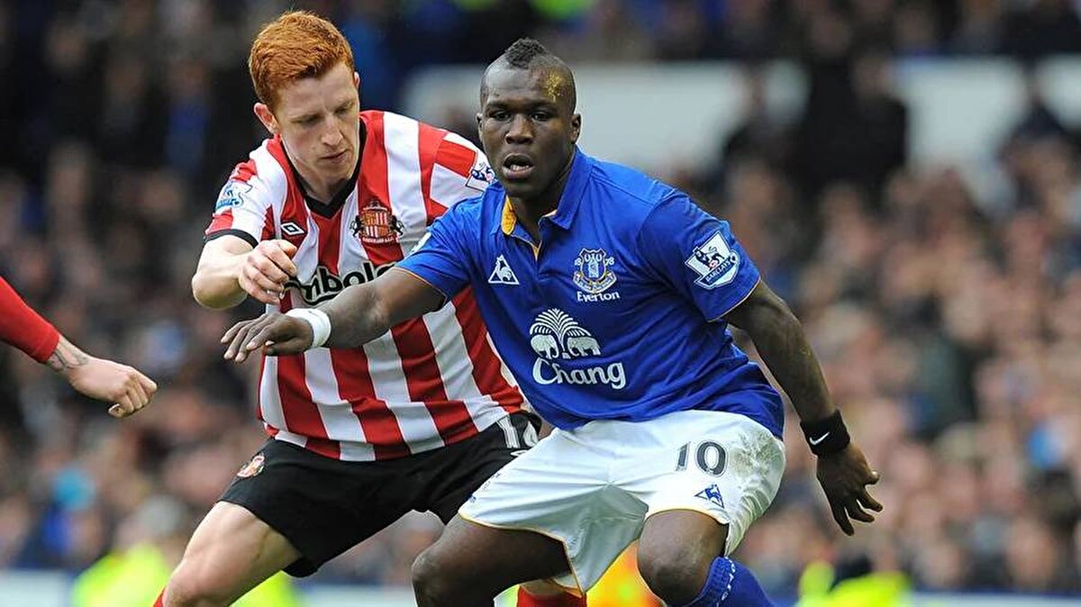 Hollanda basınında yer alan haberlere göre Royston Drenthe, cuma günü aniden felç geçirdi. Hastanede tedavi gören Drenthe'nin iyi bir ilerleme kaydettiği açıklandı.<br><br>