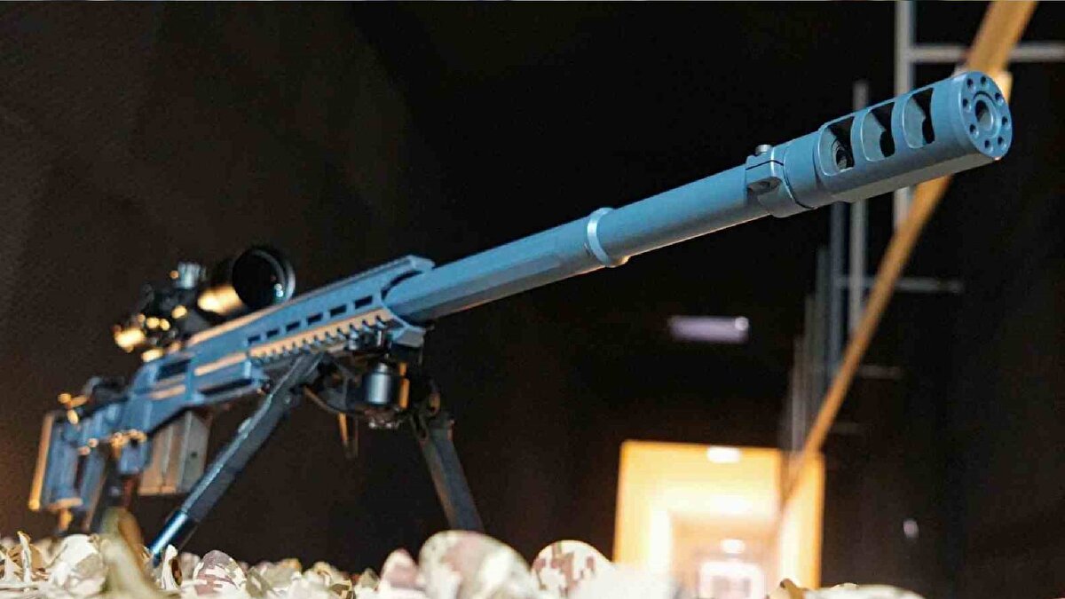 "6 ay gibi bir sürede tasarımımızı ve üretimimizi hızlı bir şekilde tamamladık"<br><br>MKE-408’in tasarım ve üretim sürecinde çok hızlı hareket ettiklerini söyleyen Karagöz, "2024’ün ortalarında biz tasarım sürecimize başladık. Tasarım sürecimizi hızlıca bitirdik ve bunun akabinde 2024’ün sonunda ilk prototip üretimlerimizi tamamladık ve fonksiyon atışlarımızı gerçekleştirdik ve şu anda da halihazırda tasarım doğrulama faaliyetlerimiz için pilot kafile üretimlerimiz devam etmektedir. Yani 6 ay gibi bir sürede tasarımımızı ve üretimimizi hızlı bir şekilde tamamladık" ifadelerini kullandı.<br>"Türkiye’de ilk defa bu kalibrede bir keskin nişancı tüfeği yapılabilir olduğunu ve tasarlanabilir olduğunu göstermiş olduk" dedi. 