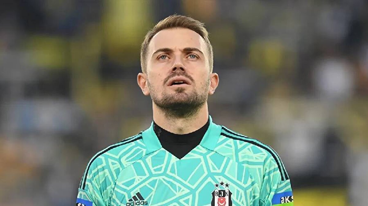 İdmanda ağzını bıçak açmayan Mert Günok'un maça çıkma konsantrasyonunu kaybettiği ifade edildi.