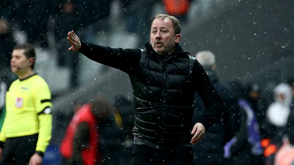 Ole Gunnar Solskjaer sonrası göreve getirilen Sergen Yalçın da Beşiktaş'a henüz ilaç olamadı.