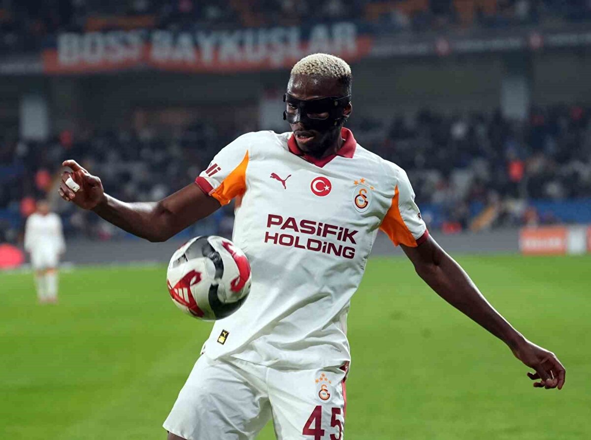 Temsilcimiz Galatasaray, Şampiyonlar Ligi 3. hafta mücadelesinde Norveç ekibi BodoGlimt ile karşılaşacak. Mücadele RAMS Park Ali Sami Yen Stadyumu’nda oynanacak. Son maçta kendi evinde Liverpool'u 1-0 mağlup eden Galatasaray, son açında Tottenham ile berabere kalan Norveç ekibi karşısında kesin galibiyet için sahaya çıkacak. Avrupa arenasında galibiyet peşinde olan Galatasaray’ın BodoGlimt ile oynayacağı karşılaşmanın tarihi, saati ve yayın bilgileri merak ediliyor. Galatasaray-BodoGlimt maçı ne zaman, saat kaçta ve hangi kanalda?<br>