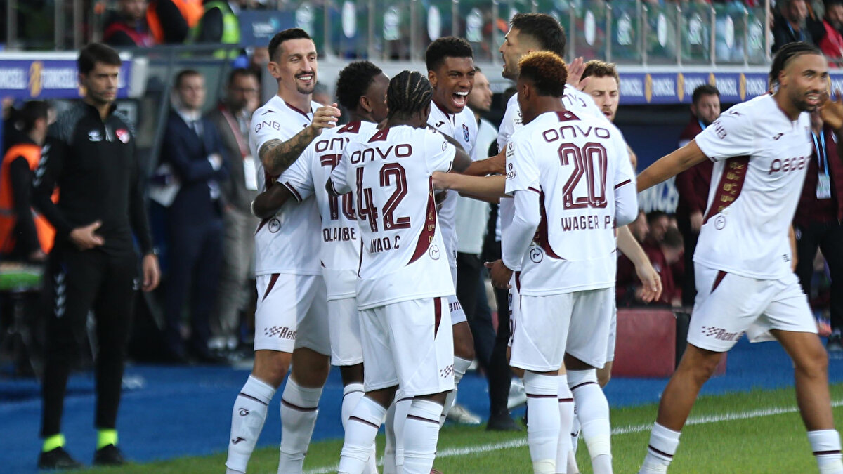 TRABZONSPOR'UN GOLCÜLERİ İŞ BAŞINDA<br><br>Bordo-mavili takımın gollerini ise Felipe Augusto ve Paul Onuachu kaydetti. 