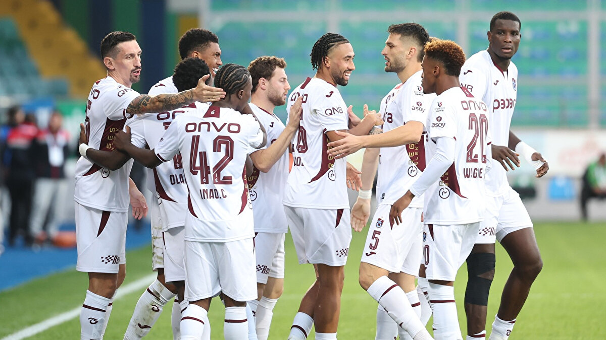 Süper Lig'in 9. haftasında deplasmanda Çaykur Rizespor'a konuk olan Trabzonspor, derbiden 2-1'lik skorla galip ayrıldı. 
