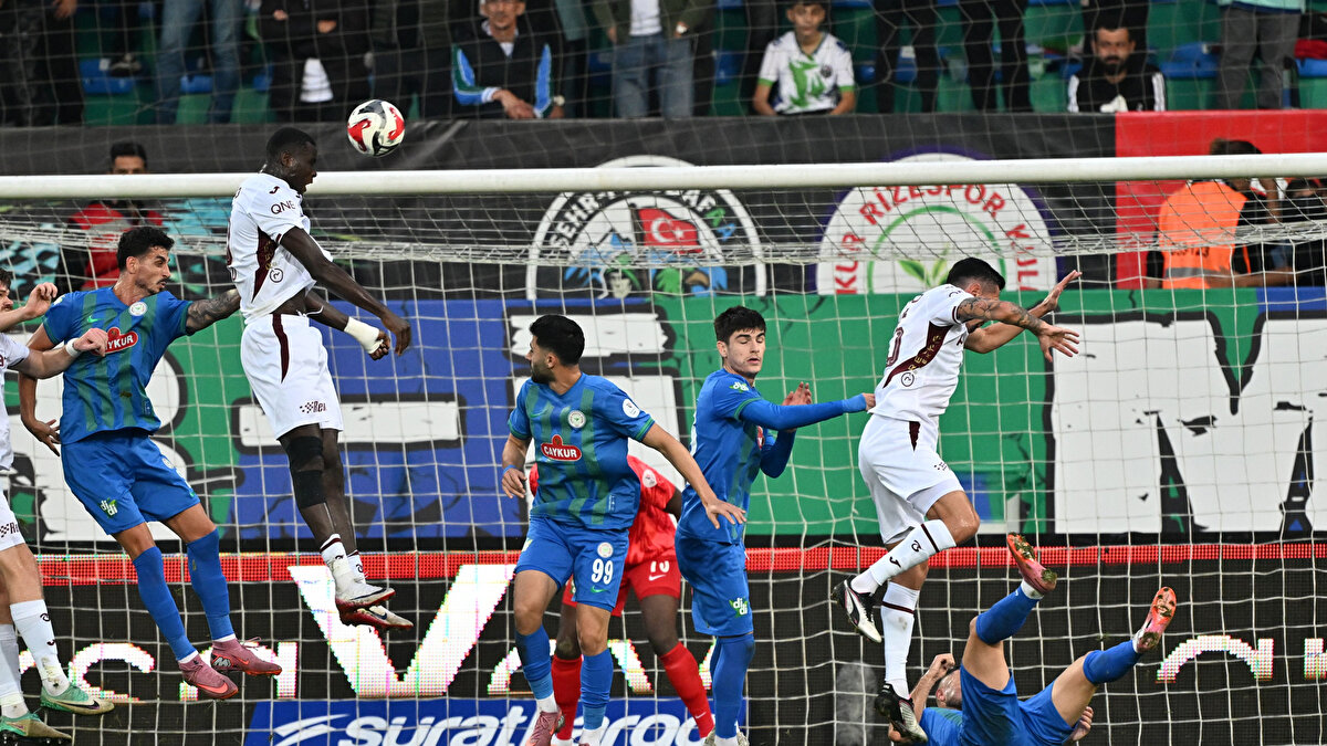 ŞAŞIRTAN İSTATİSTİK:  6 KAFA GOLÜ ATILDI<br><br>Fatih Tekke'nin öğrencileri, geride kalan haftalarda 6 kafa golü atarak ligin en etkili ekiplerinden biri oldu.<br>