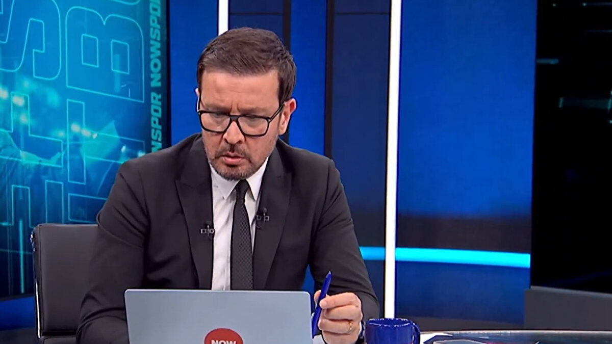 Ersin Düzen, AVM'de ünlü bir futbolcuyla karşılaştığını ve aralarında geçen bir diyaloğu aktardı. 