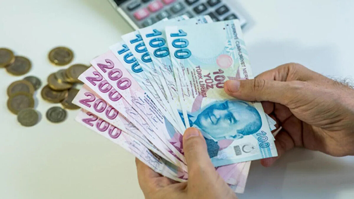 2026 asgari ücret toplantıları ne zaman?<br>2026 yılı asgari ücretin belirleneceği toplantı tarihleri henüz netleşmedi. Asgari Ücret Tespit Komisyonu’nun Aralık ayında toplanması bekleniyor. Komisyon, işçi, işveren ve hükümet temsilcilerinden oluşan 15 üyeden meydana geliyor.