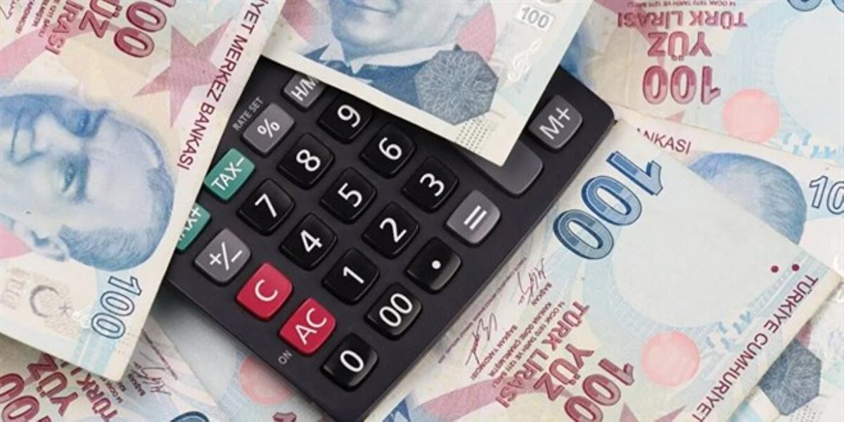 Erdursun, asgari ücrete yüzde 20 civarında artış beklendiğini ve bu oranla birlikte 2026 yılı net asgari ücretin 26-27 bin TL civarında olacağını ifade etti.<br>