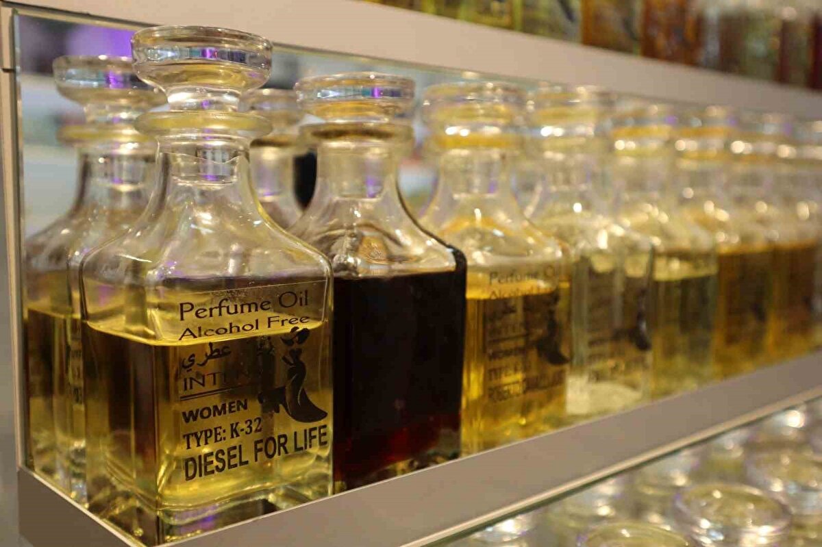 Kadıköy beldesinde üretim ve satış yeri olan firmanın yetkisi Koray Erten, babasından yadigâr geleneksel sabun üretimini 30 yıldır sürdürdüklerini söyledi. 