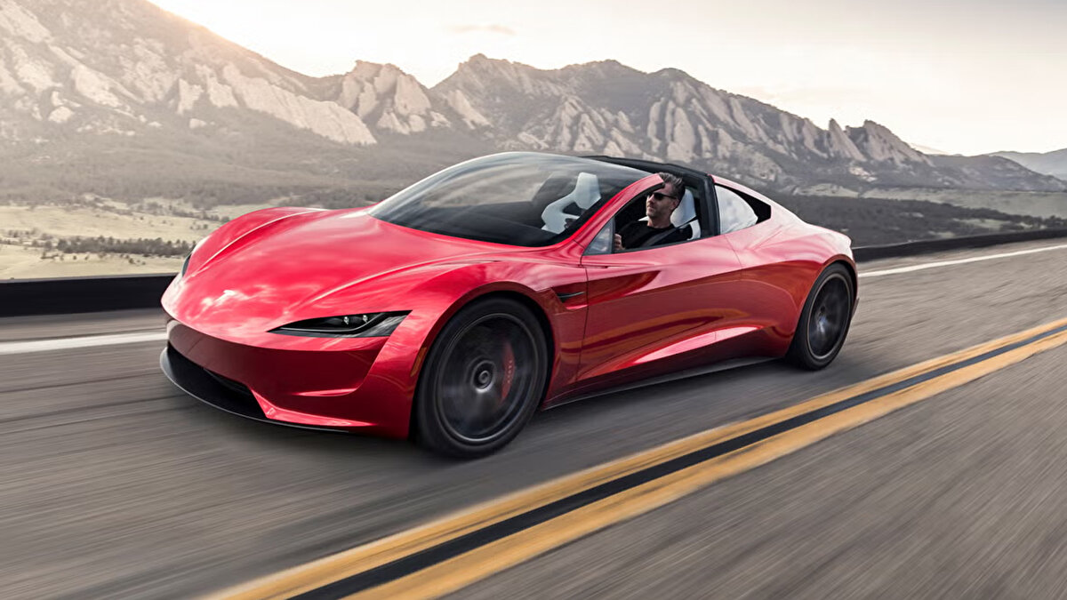 Elon Musk, yeni Roadster için “Buna araba bile demeyebilirsiniz” ifadelerini kullandı. Musk’a göre tanıtım, “tüm zamanların en akıl almaz ürün gösterisi” olacak. Tesla bu açıklamalarla yalnızca performans değil, etki açısından da büyük beklenti yaratıyor.