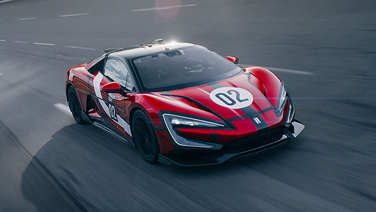 Çinli BYD’nin Yangwang U9 Xtreme modeli 496 km/s hızla rekor kırmış durumda. Tesla’nın 400 km/s hedefi kâğıt üzerinde kalsa da, Musk’ın “fiziğin sınırları” vurgusu dikkat çekici. Tanıtım tarihi yaklaşırken, gözler şimdi üretim süreci ve teslimat takvimine çevrildi.