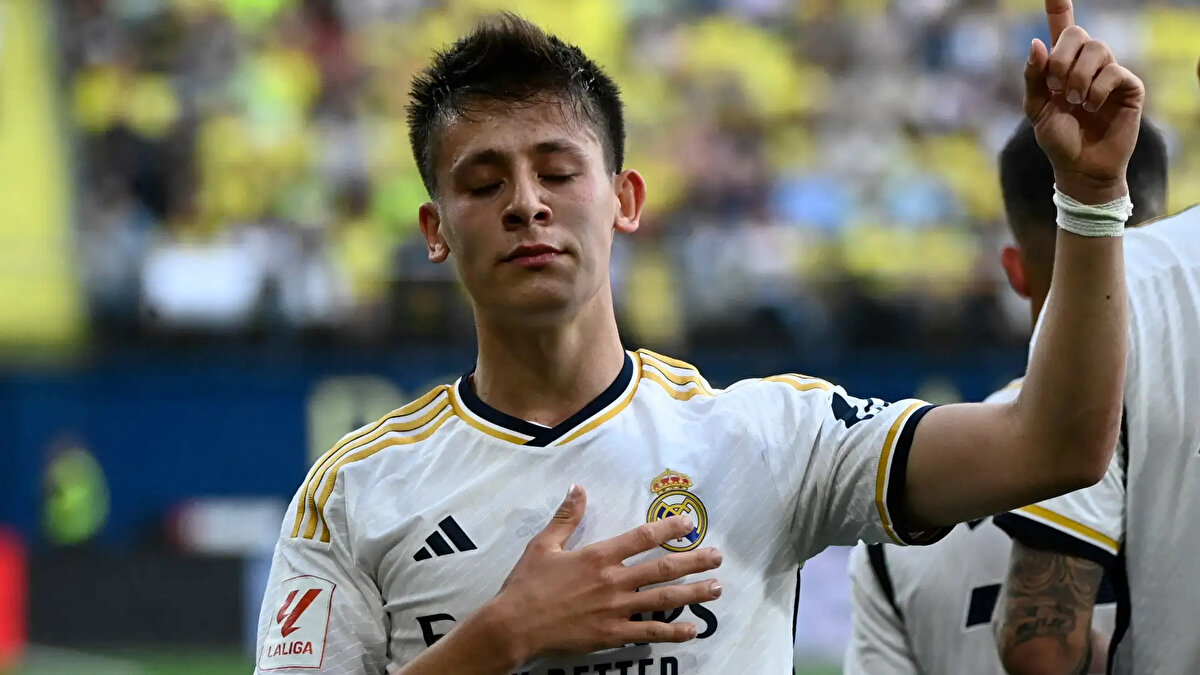 Bu sezon ligde 9 maçta forma giyen Arda Güler, 3 gol ve 4 asist katkısı yaptı. Milli yıldız, Şampiyonlar Ligi'nde de 1 asistle oynuyor. 