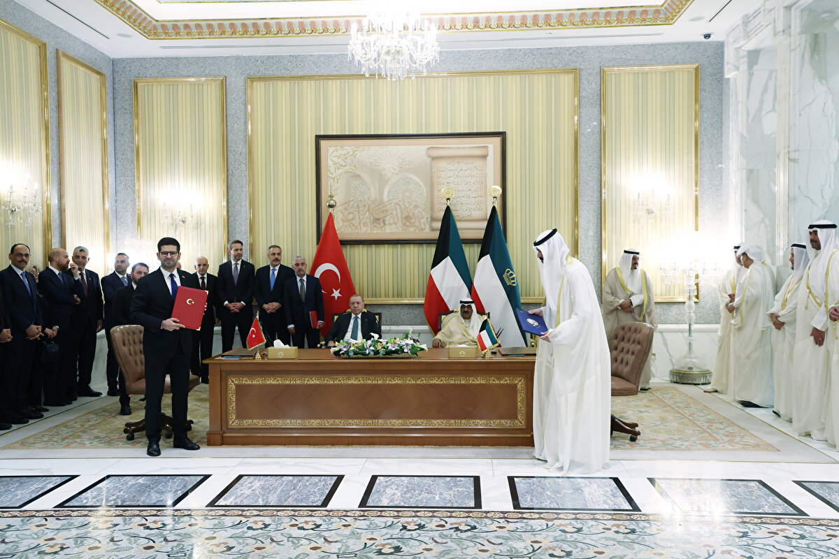 Cumhurbaşkanlığı Yatırım ve Finans Ofisi tarafından temsil edilen Türkiye Cumhuriyeti ile Kuveyt Doğrudan Yatırım Teşvik Kurumu (KDIPA) tarafından temsil edilen Kuveyt Devleti arasında doğrudan yatırım teşviki alanında işbirliğine ilişkin mutabakat zaptı da Cumhurbaşkanlığı Yatırım ve Finans Ofisi Başkanı Ahmet Burak Dağlıoğlu ile Kuveyt Doğrudan Yatırım Teşvik Kurumu Genel Müdürü Şeyh Dr. Meşal Cabir el-Ahmed el-Sabah tarafından imzalandı.