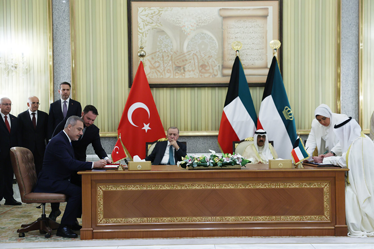 Bayan Sarayı'ndaki görüşmelerin ardından iki ülke arasında çeşitli anlaşmaların imzalandığı törene geçildi.