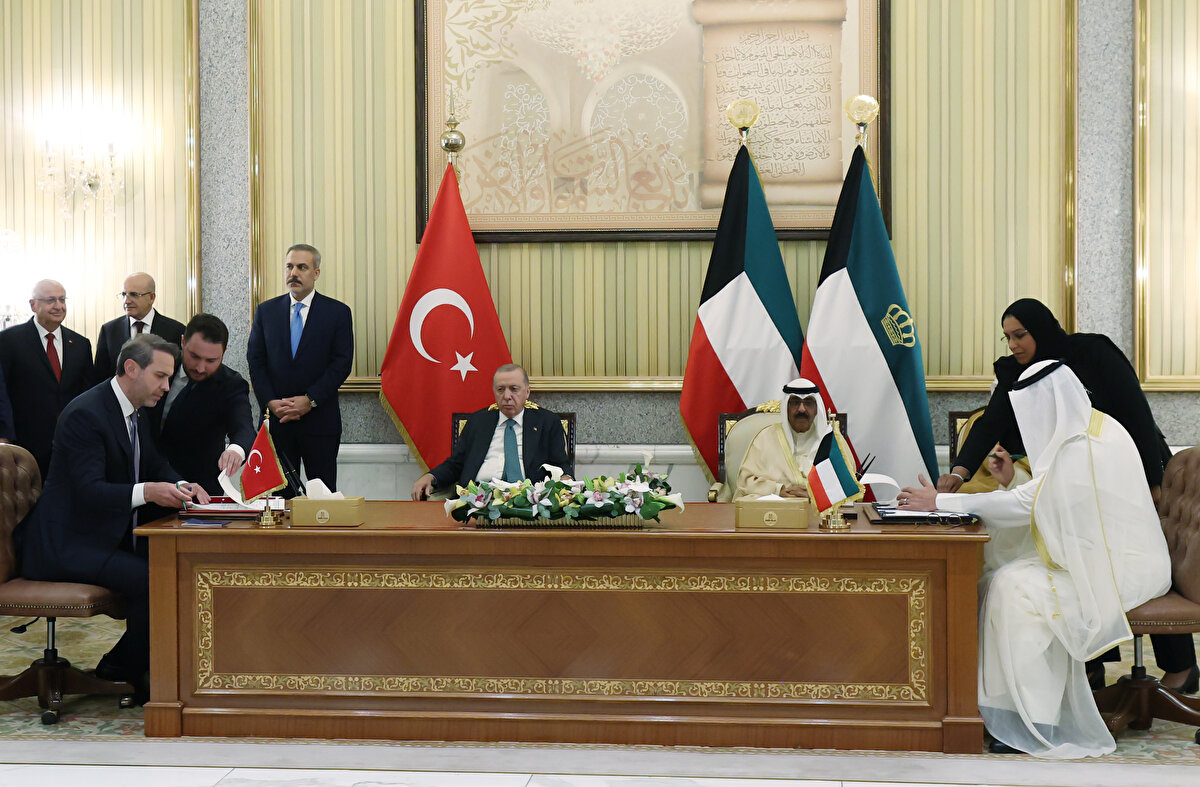 Türkiye ile Kuveyt arasında enerji alanında işbirliğine ilişkin mutabakat zaptı ise Enerji ve Tabii Kaynaklar Bakanı Alparslan Bayraktar ile Kuveyt Elektrik, Su ve Yenilenebilir Enerji Bakanı, Maliye Bakan Vekili ve Ekonomik İşler ile Yatırımdan Sorumlu Devlet Bakanı Dr. Subaih Abdulaziz Abdulmohsen el-Muhaizem tarafından imza altına alındı.