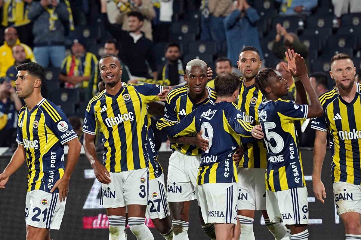 FENERBAHÇE-STUTTGART MAÇI NE ZAMAN, SAAT KAÇTA?<br>Tarih: 23 Ekim Perşembe<br><br>Saat: 19.45<br><br>Stad: Chobani Stadı Şükrü Saracoğlu Spor Kompleksi<br><br>Yayın: TRT 1