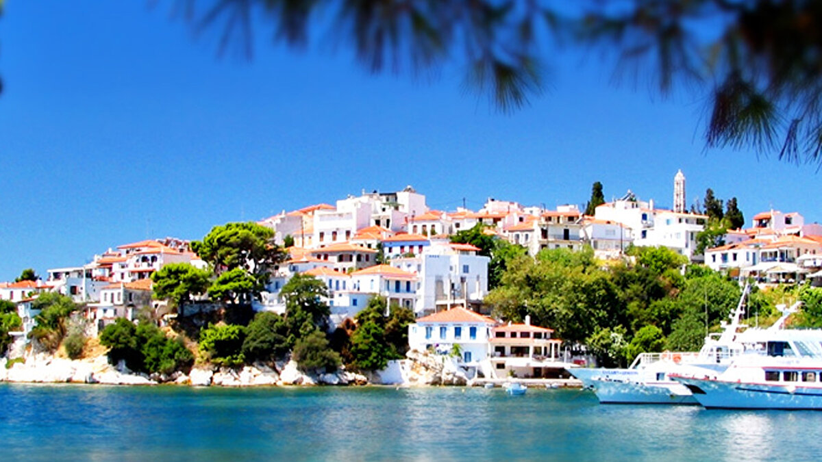 Avrupa'da nüfusu azalan şehir ve köyler, yeni yerleşimleri teşvik etmek için dikkat çekici projelere imza atıyor. Bazı bölgeler bir euroya ev satarken, bazıları ise taşınanlara binlerce euro maddi yardım sunuyor. Forbes dergisi, bu kapsamda dünyanın en cazip fırsatlarını sunan yerleşim yerlerini derledi.