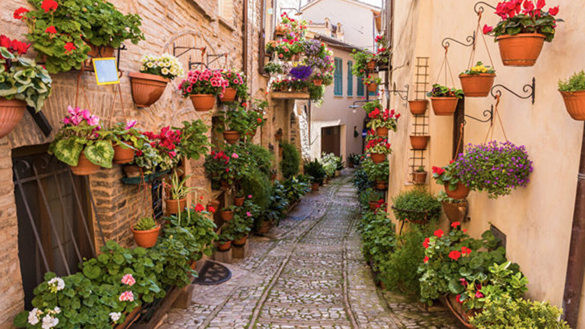 İtalya’da bir euroluk ev akımı sürüyor<br><br>Avrupa Birliği'nin en düşük doğum oranlarından birine sahip İtalya, bir euroluk ev projeleriyle dikkat çekiyor.