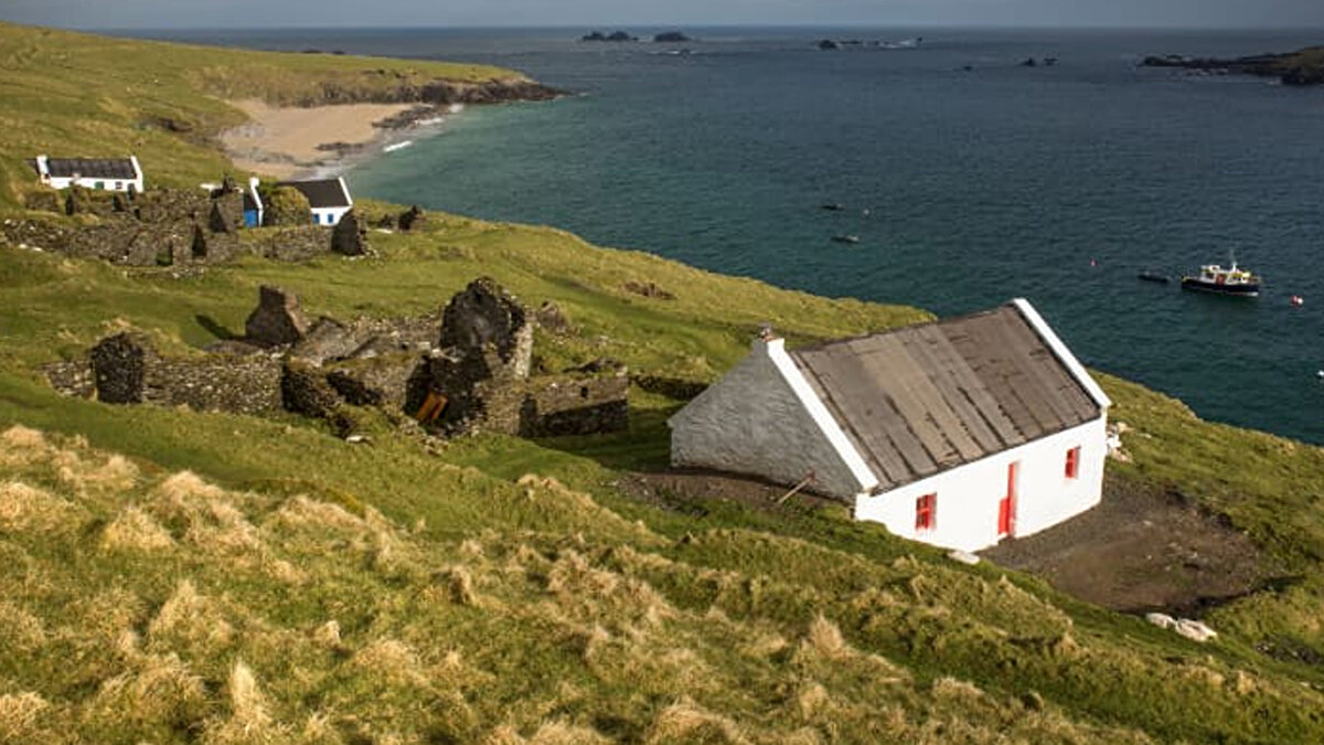 İrlanda’dan 98 bin dolarlık destek<br><br>İrlanda hükümeti “Our Living Islands” programıyla, adalardaki boş veya terk edilmiş evleri yenilemek isteyenlere 98 bin dolara kadar teşvik veriyor.