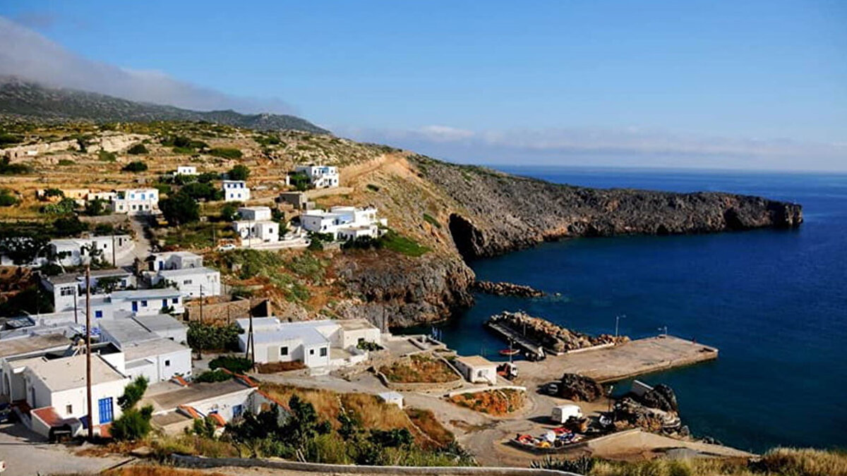 Ancak ada oldukça izole bir bölgede yer alıyor. Ulaşımın sınırlı olduğu adada okul ve sağlık hizmetlerine erişim kısıtlı.